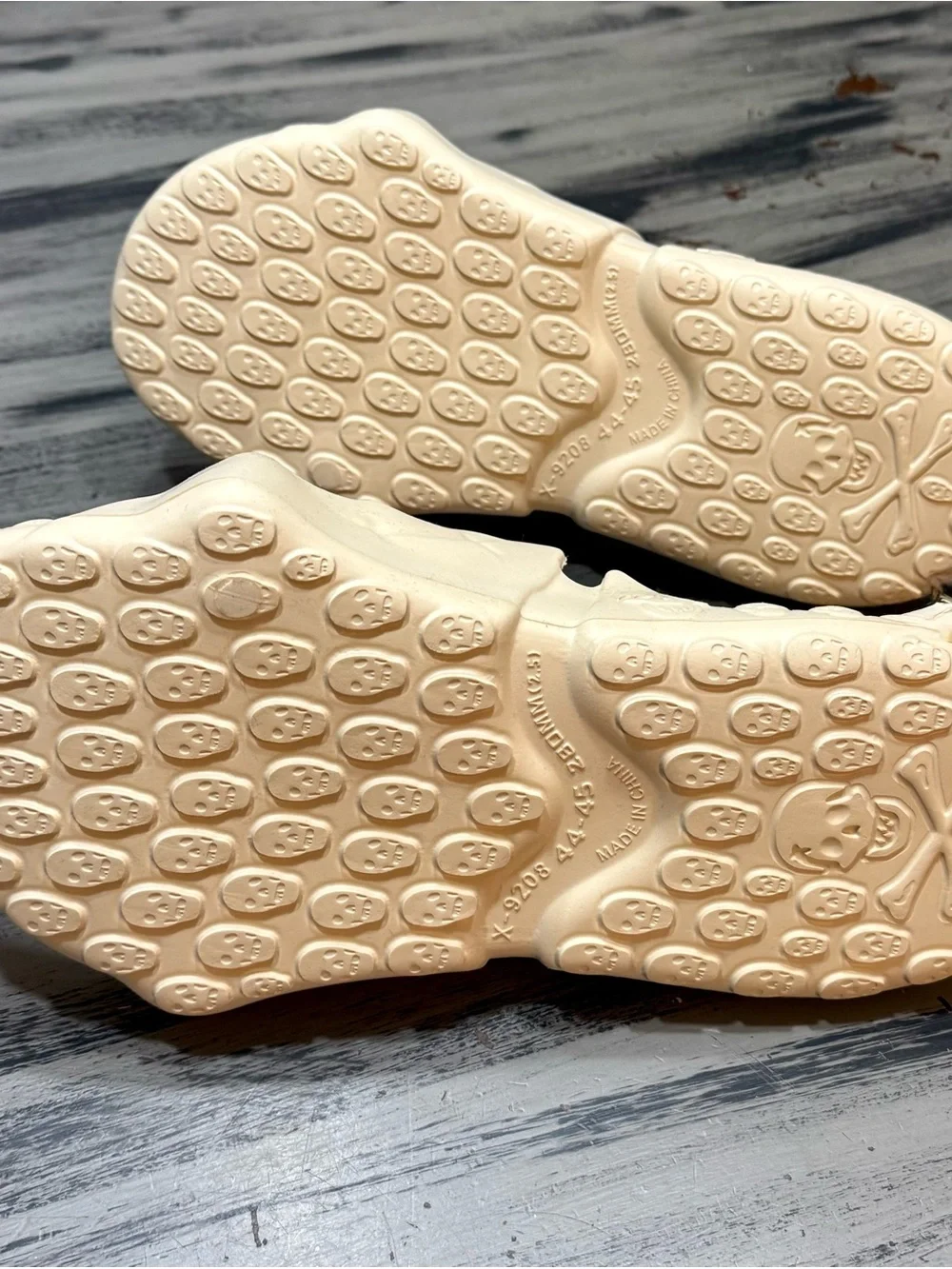 ☠️ Men’s Size 12 Skull Slide Sandals in Cream New without Tags 💀 - Picture 7 of 10